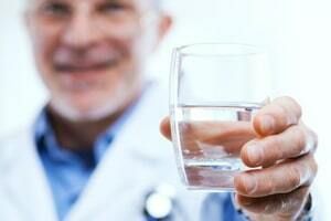 Водородная вода: польза и вред для организма (мнение врачей)